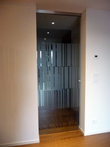 Porta vetro essential syntesis eclisse scrigno vetra srl vetrate artistiche porte di vetro pordenone udine treviso venezia alessandra rosso (6)      